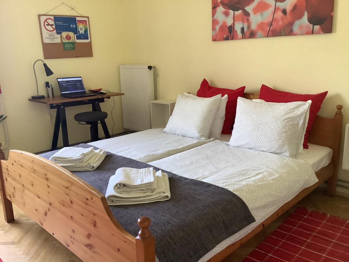 Poppy Flower Apartment Budapest Esterno foto